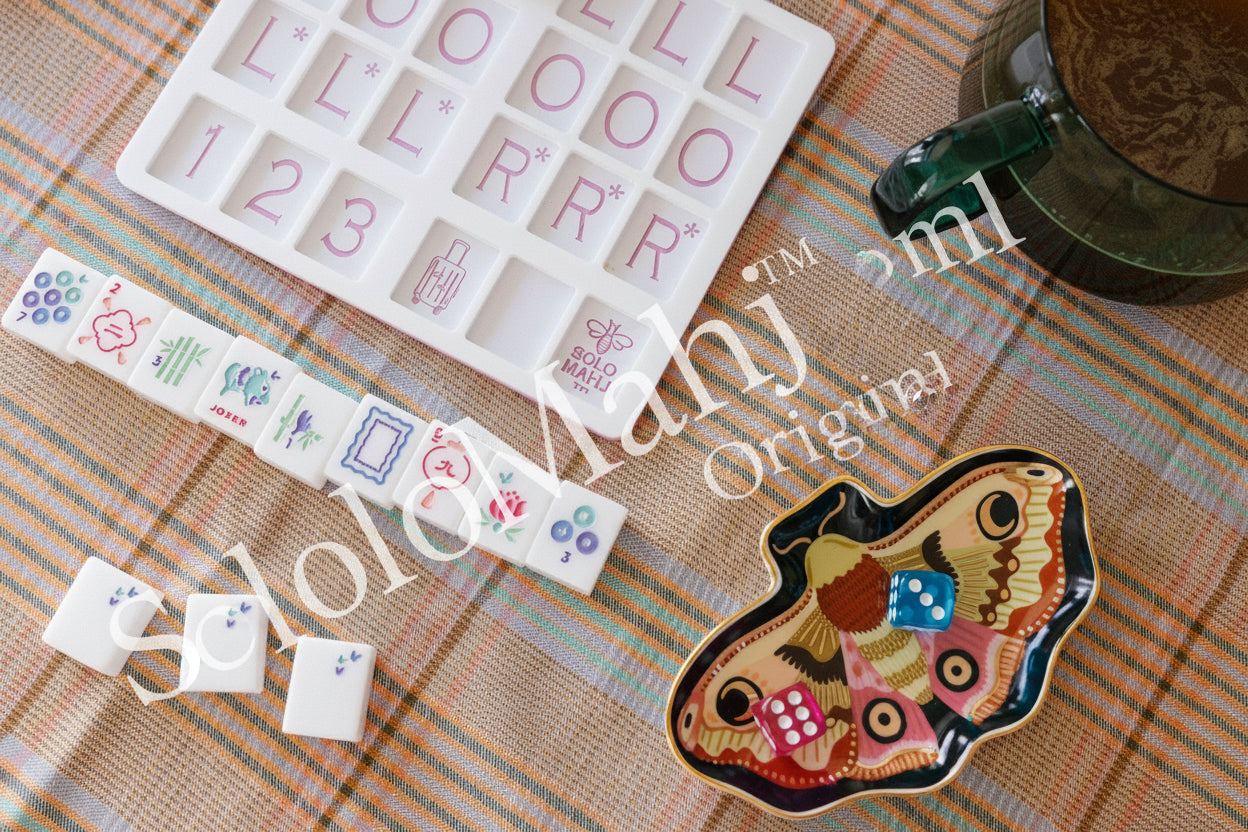 A Travel SoloMahj for Small Tiles-The Weekender
